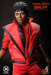 Michael Jackson dans Thriller au 1/6 par Hot Toys